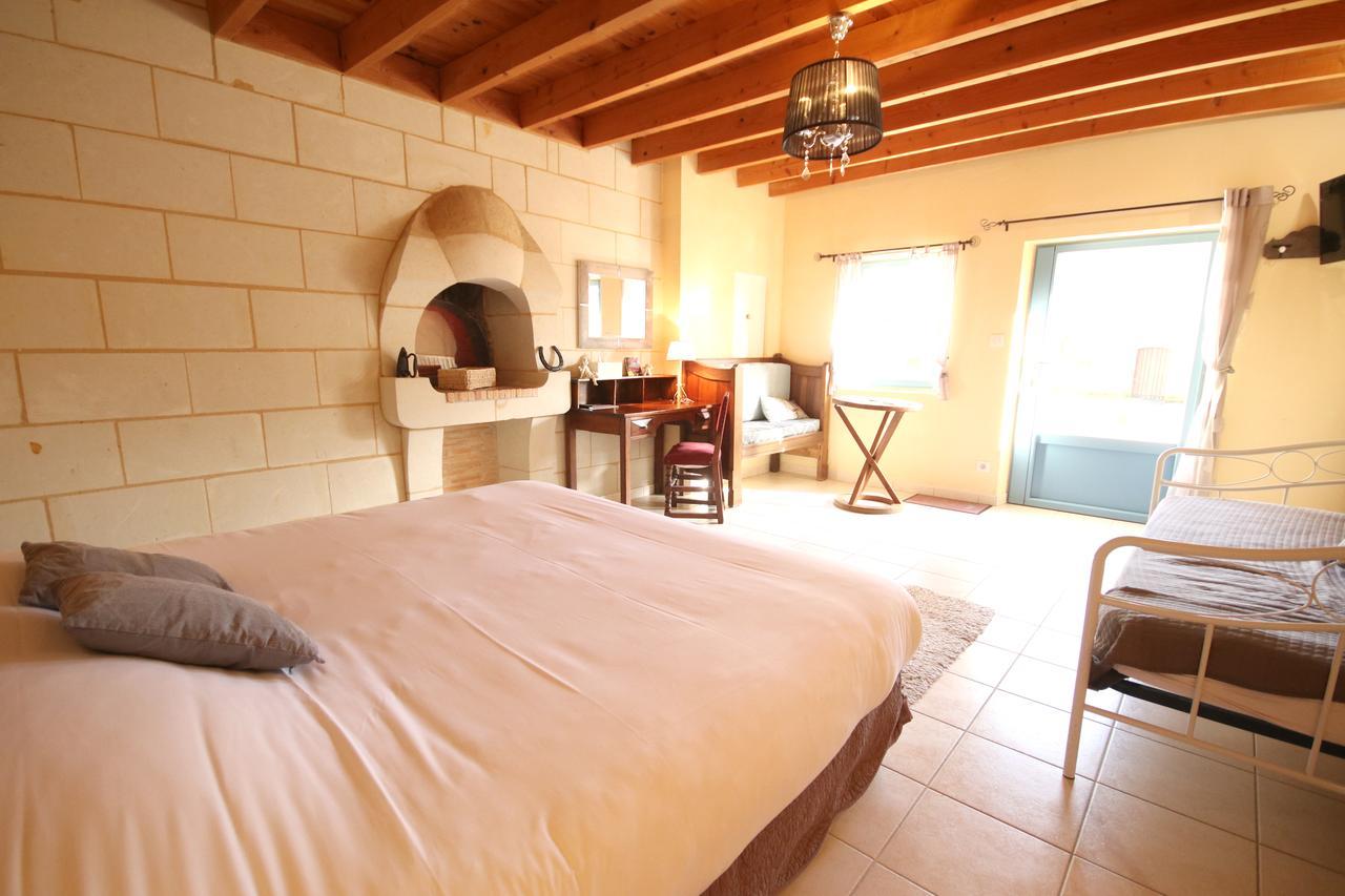 Chambres D'Hotes Les Delices De La Roche Louresse-Rochemenier Exteriér fotografie